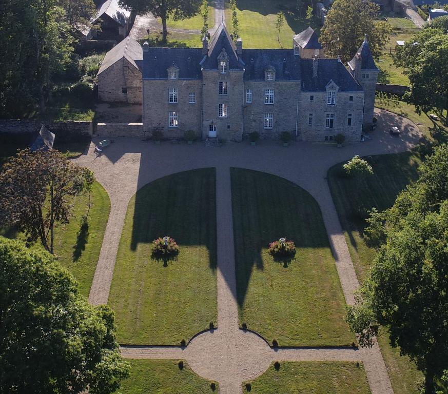 B&B / Chambre d'hôtes Château de Cadouzan Château de Cadouzan 56130 Saint-Dolay