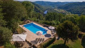 B&B / Chambre d'hôtes Château de Chauvac Chauvac 19430 Bassignac-le-Bas Limousin