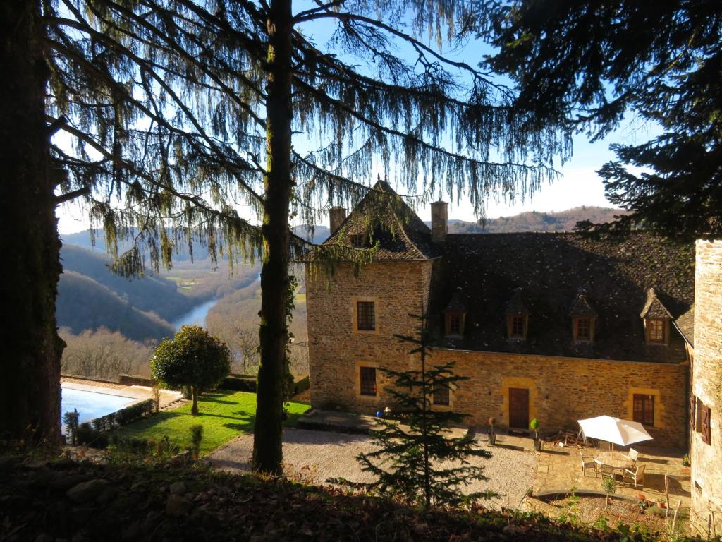 B&B / Chambre d'hôtes Château de Chauvac Chauvac 19430 Bassignac-le-Bas