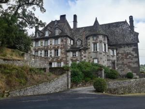 B&B / Chambre d'hôtes Chateau De Courbelimagne, Raulhac Courbelimagne 15800 Raulhac Auvergne