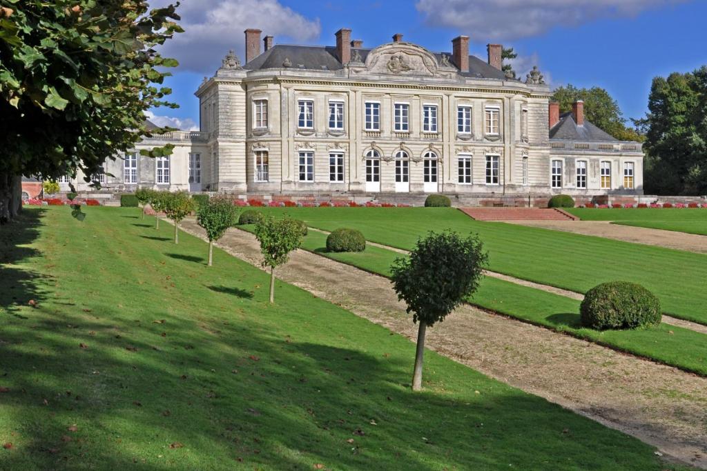 B&B / Chambre d'hôtes Château de Craon Avenue de Champagné n.a 53400 Craon