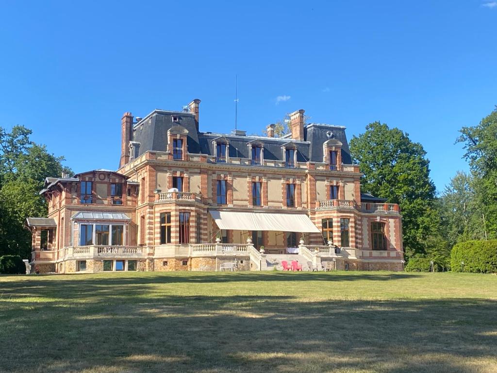 Château de Crènille 28 Route d'Argentières, 77390 Chaumes-en-Brie