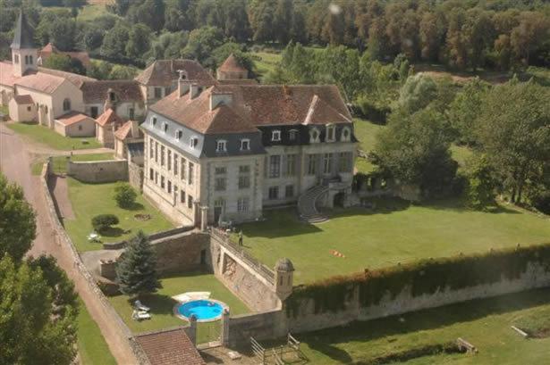 B&B / Chambre d'hôtes Château de Flée Rue de l'Eglise 21140 Semur-en-Auxois