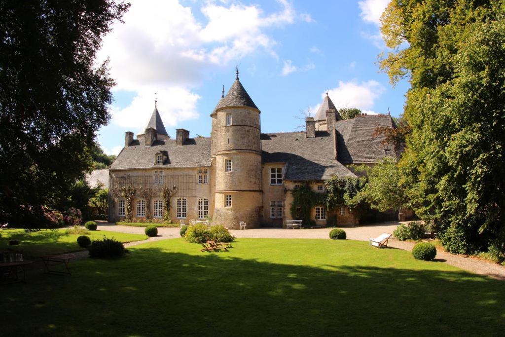 B&B / Chambre d'hôtes Chateau de Flottemanville Le Château 50700 Flottemanville