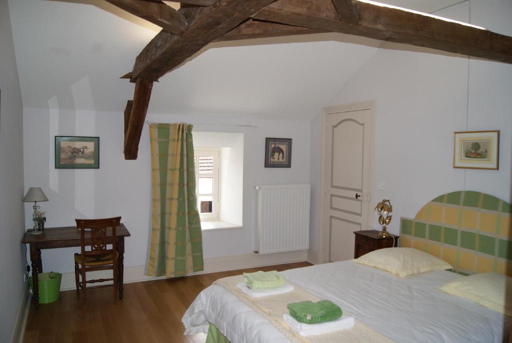 B&B / Chambre d'hôtes Château de Fontnoble 10 route de Fontnoble 03800 Biozat