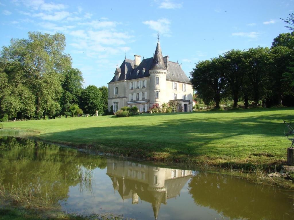 B&B / Chambre d'hôtes Château de la Chabroulie D74-Isle/Vienne 87170 Isle