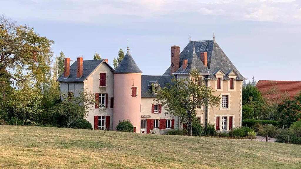 Chateau de la Combe suites 7, Lieudit la Combe, la Celle, 03600 La Celle