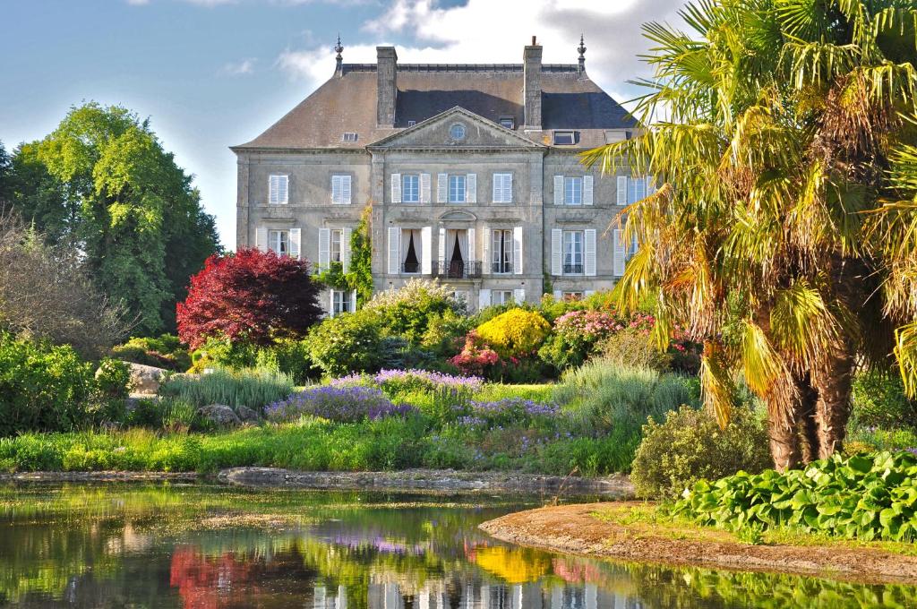 B&B / Chambre d'hôtes Chateau de la Foltière Parc Botanique de Haute Bretagne 35133 Le Châtellier