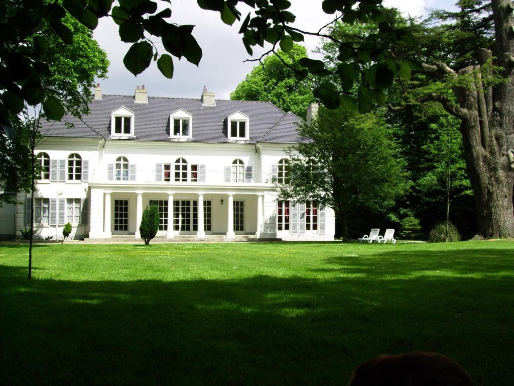 B&B / Chambre d'hôtes Chateau de la Garenne 451 rue du Court-Gain-Campagne-les-Guines 62340 Guînes