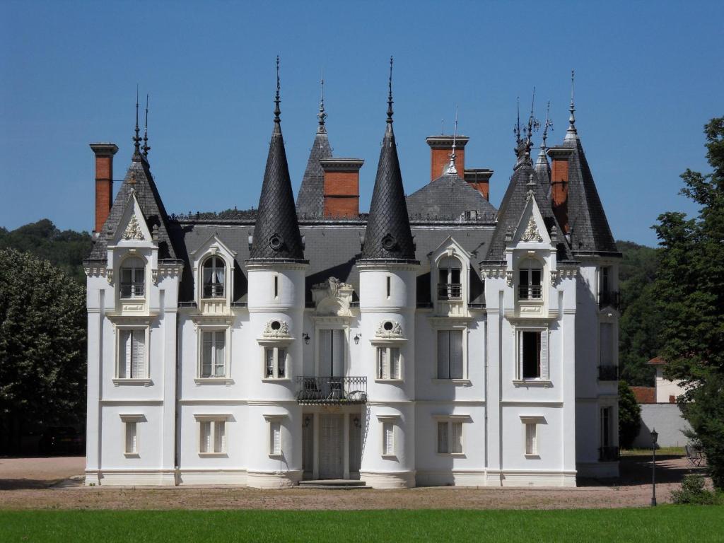 B&B / Chambre d'hôtes Château de la Motte Château de la Motte 42640 Noailly