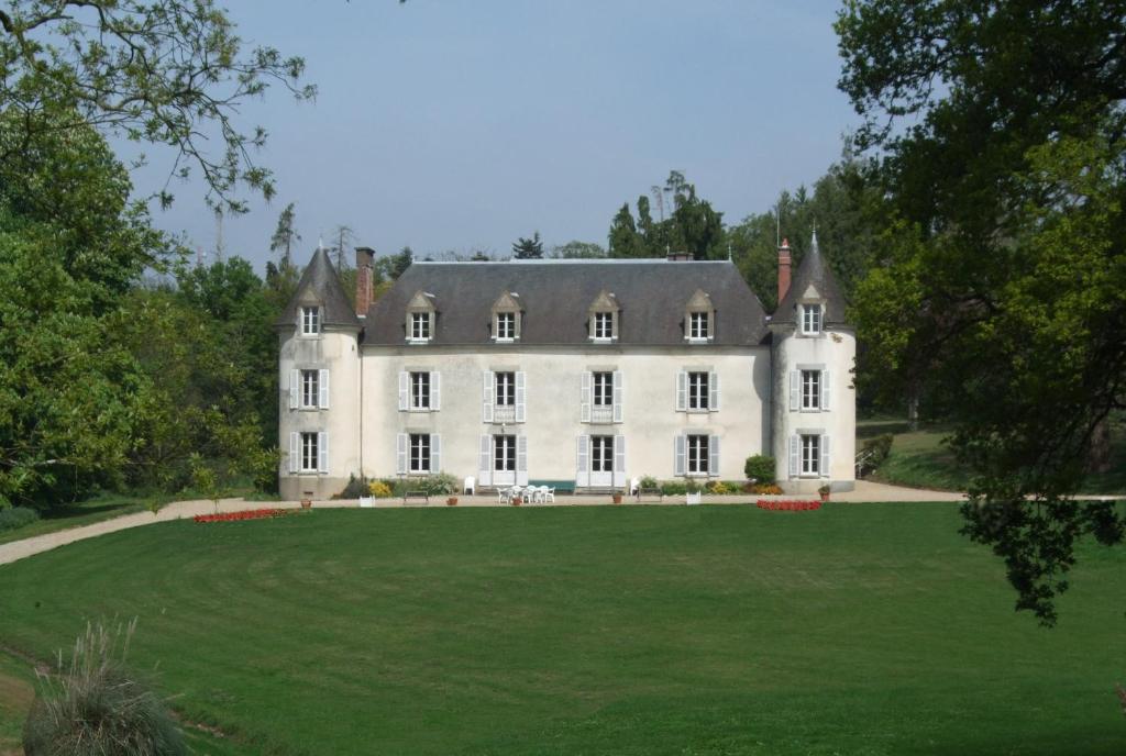 B&B / Chambre d'hôtes Château de La Ville-Huë Château de La Ville-Huë 56380 Guer