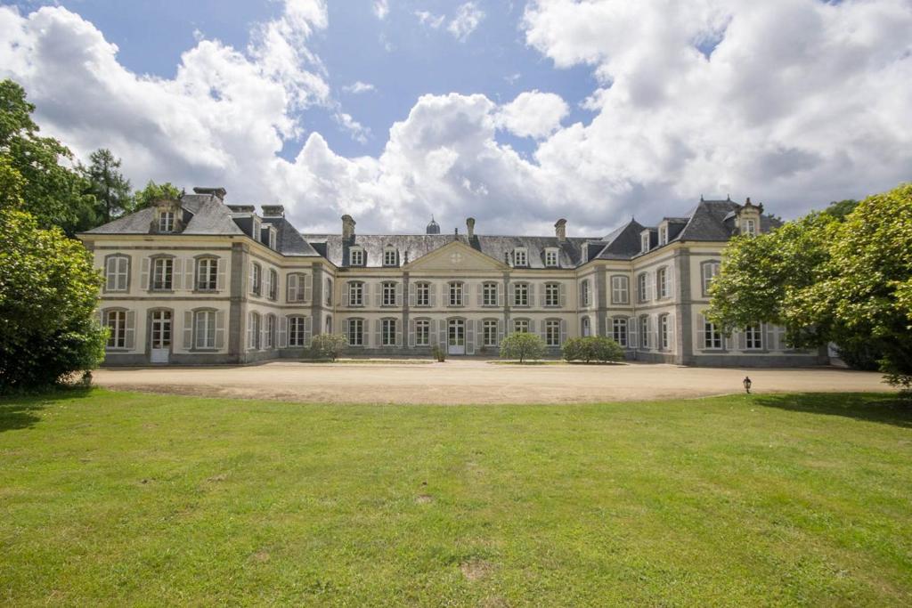 B&B / Chambre d'hôtes Château de Lannouan Château de Lannouan Talvern 56690 Landévant