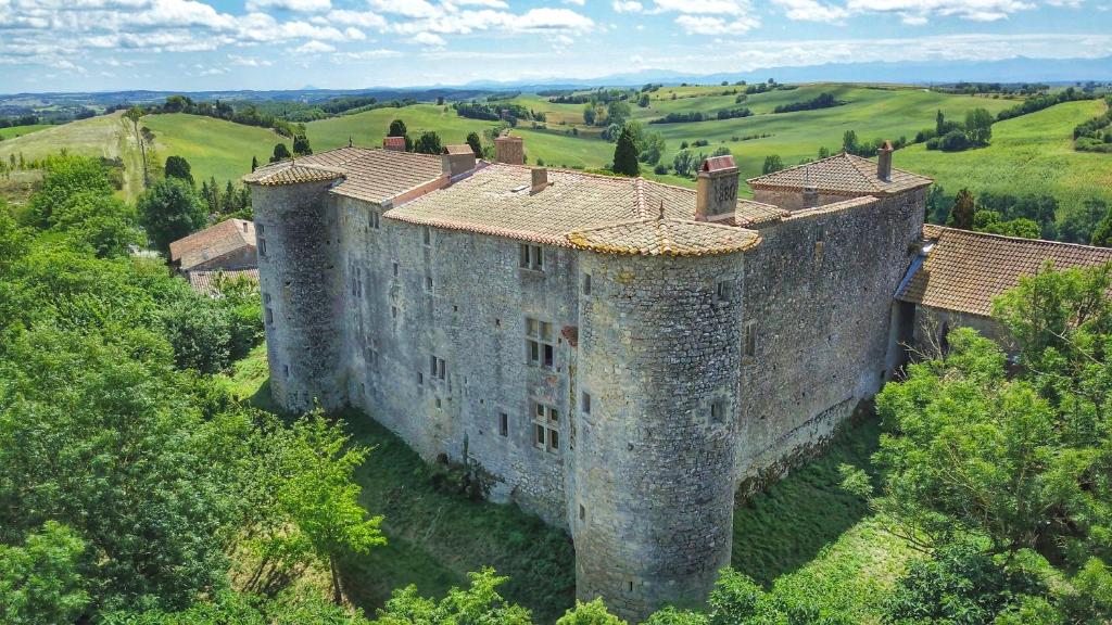 B&B / Chambre d'hôtes Château de Mézerville Rue de l'Église 11410 Mézerville