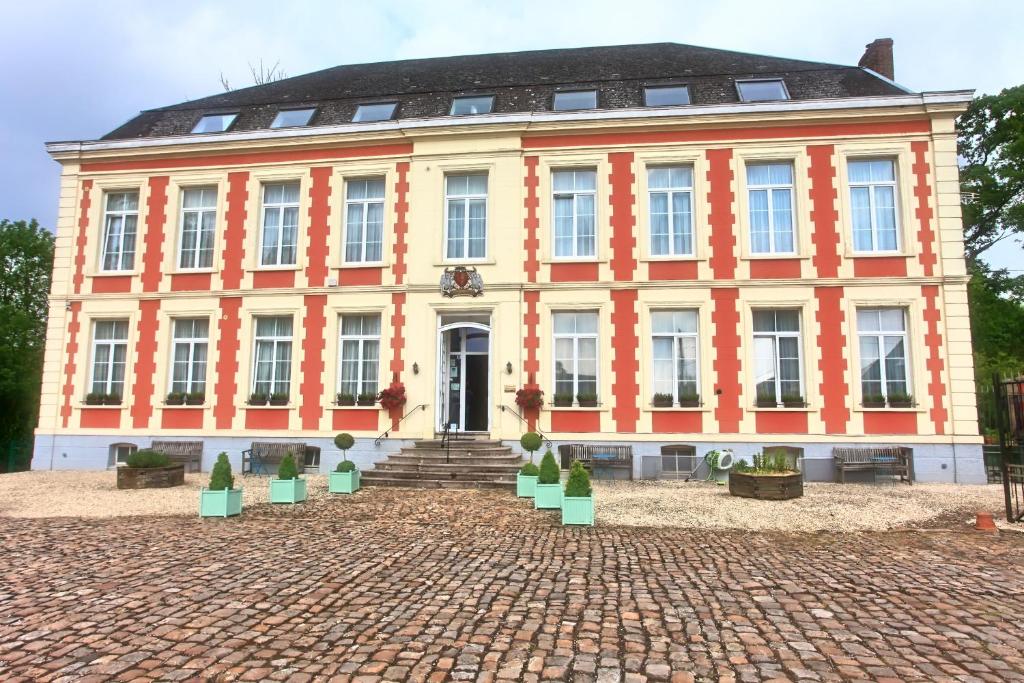 Chateau de Moulin le Comte 44 rue Principale, 62120 Aire-sur-la-Lys