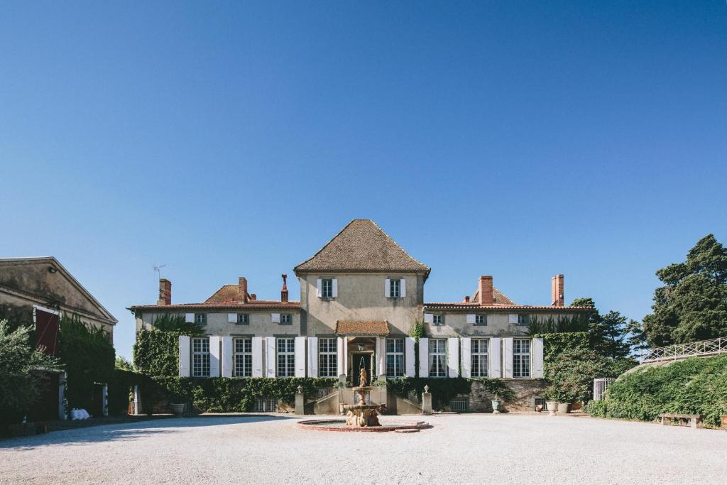 B&B / Chambre d'hôtes Chateau de Paraza 1 rue du Viala 11200 Paraza