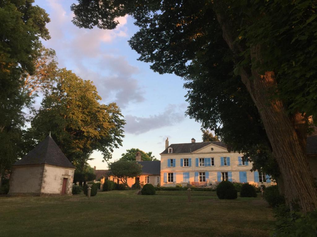 B&B / Chambre d'hôtes Château de Pintray Route départementale 283 37400 Lussault-sur-Loire