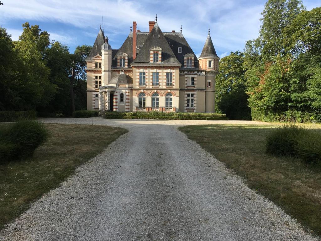 B&B / Chambre d'hôtes Château de Praslins Château de Praslins 45290 Nogent-sur-Vernisson