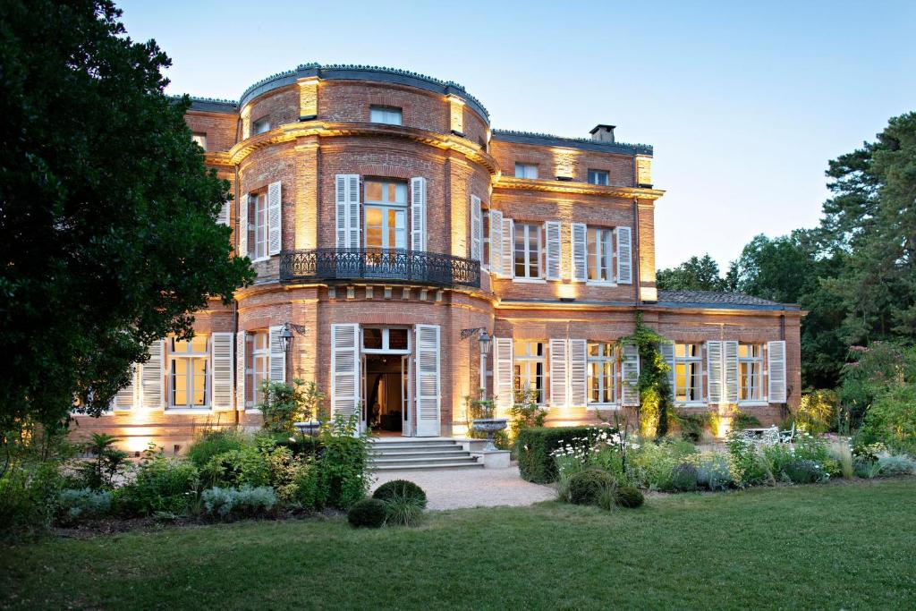 Château de Roquefoulet Luxury Guesthouse & Spa - Les collectionneurs Hameau de roquefoulet, 31560 Montgeard