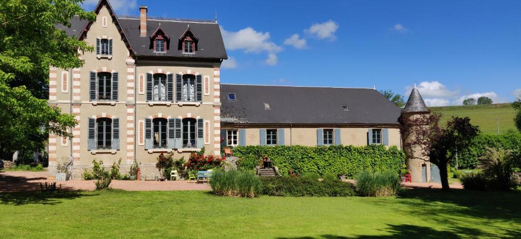 Château de Saint Etienne Lieu-dit Saint Etienne, 03150 Saint-Gérand-le-Puy