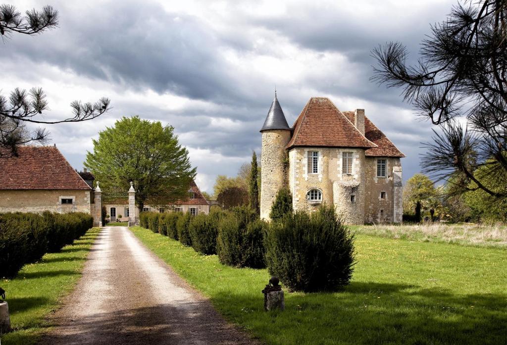 B&B / Chambre d'hôtes Château de Saint Georges Le Château 18110 Saint-Georges-sur-Moulon