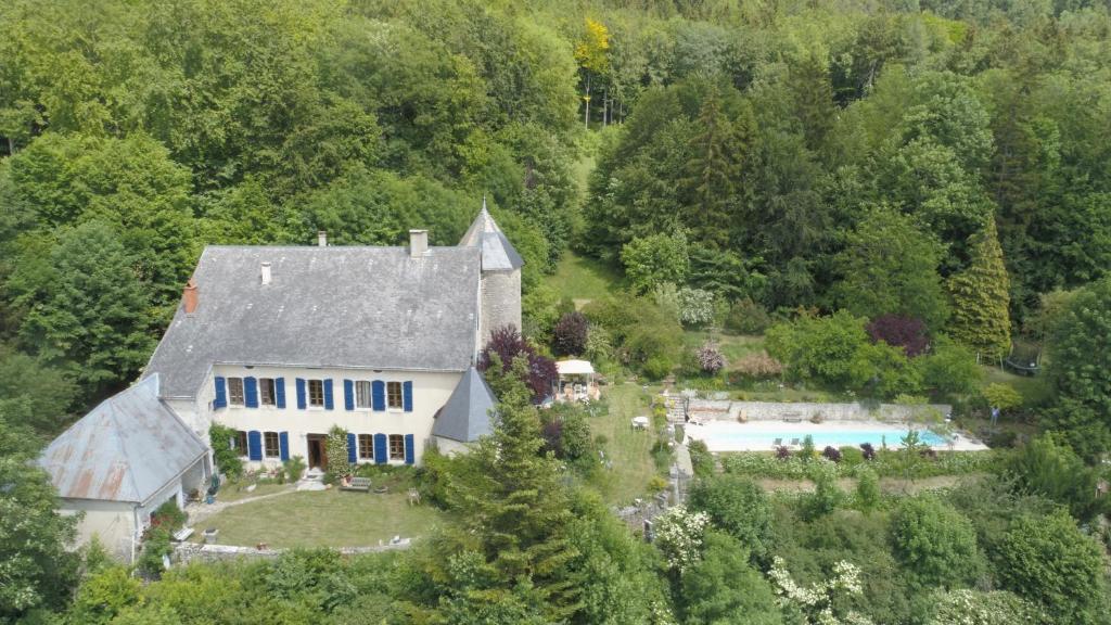 B&B / Chambre d'hôtes Château de Sothonod Rue Saint Arthaud 65B 01260 Sothonod