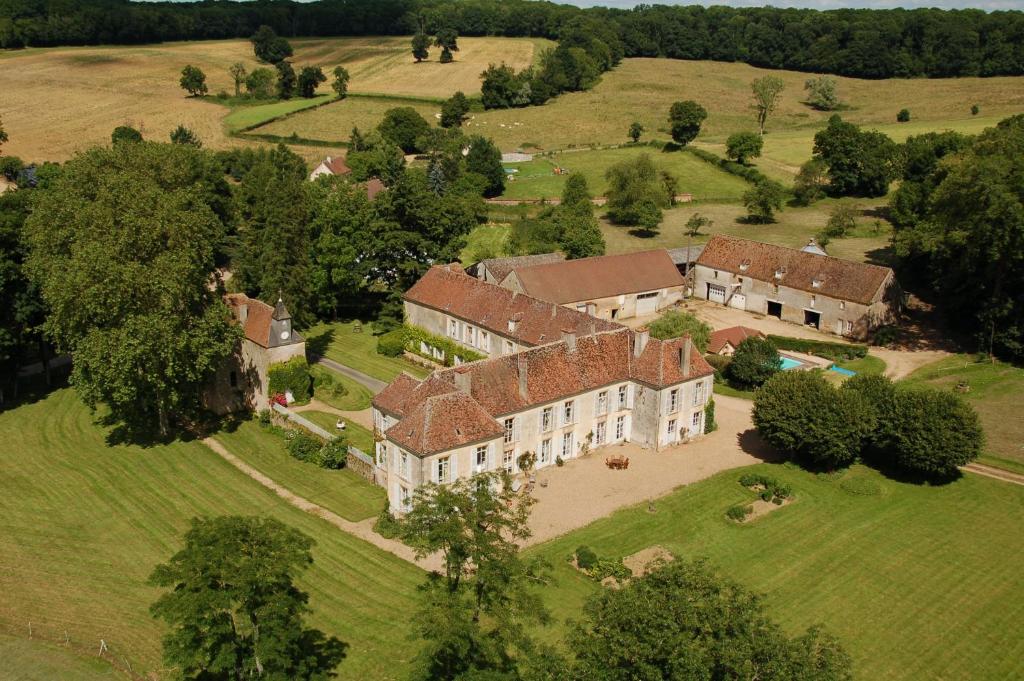 B&B / Chambre d'hôtes Château de SURY Hameau de Sury 58270 Saint-Jean-aux-Amognes