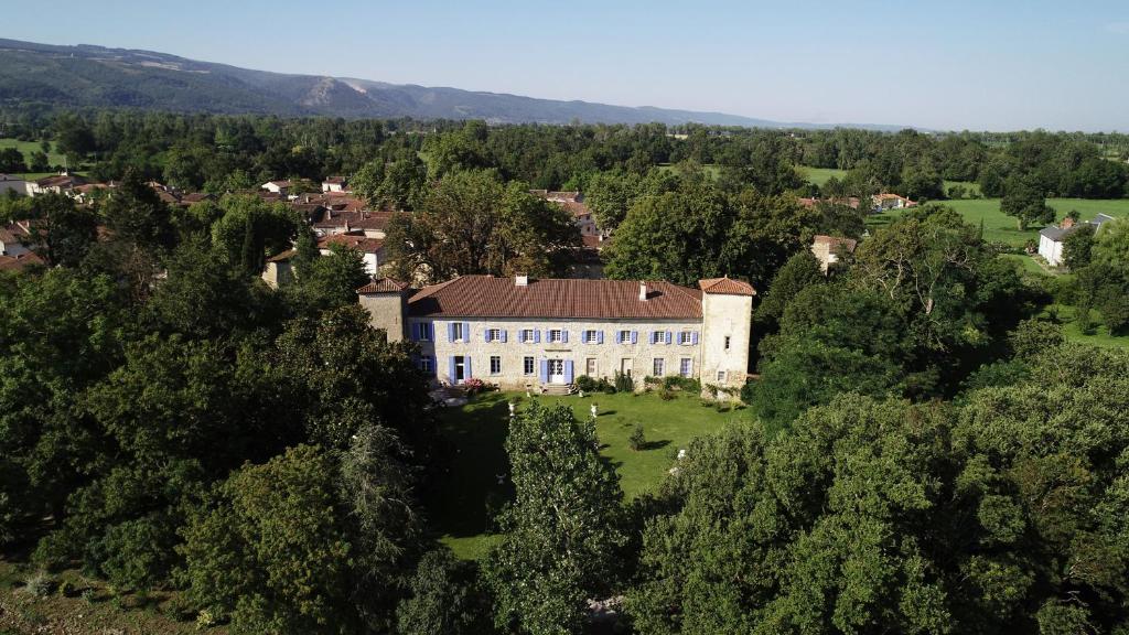 B&B / Chambre d'hôtes Château de Verdalle Place Le Fort 81110 Verdalle
