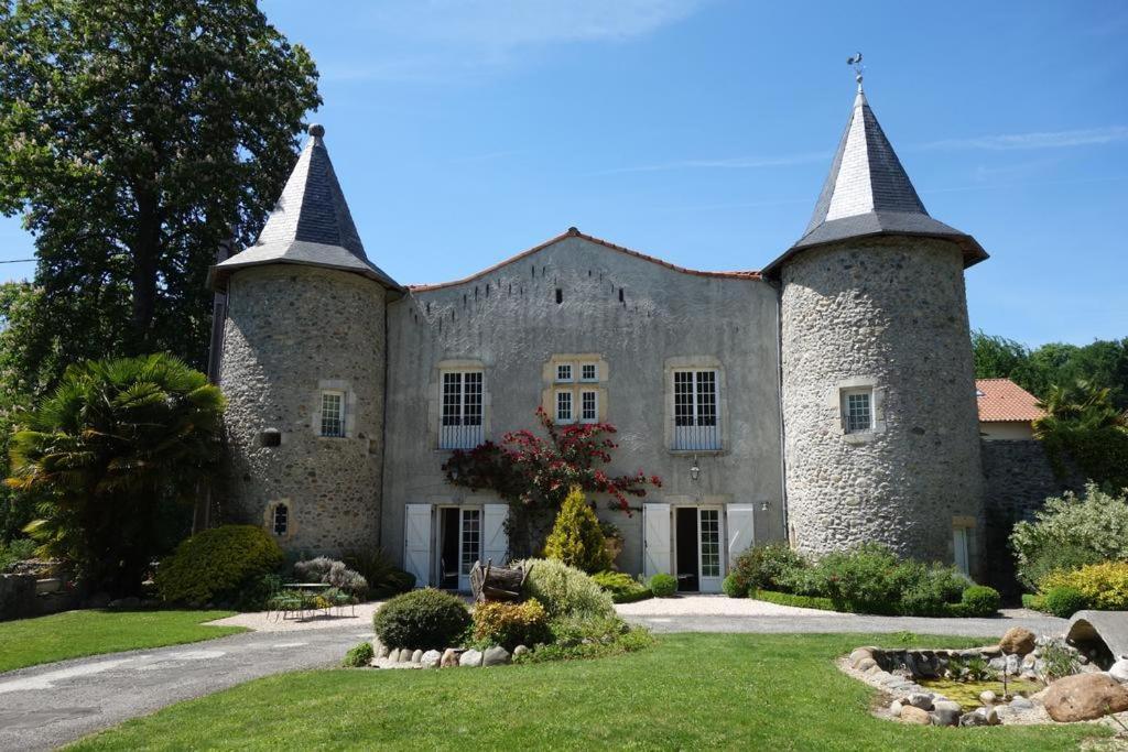 B&B / Chambre d'hôtes Château de Vidaussan 29 Rue du Brocas 31510 Labroquère