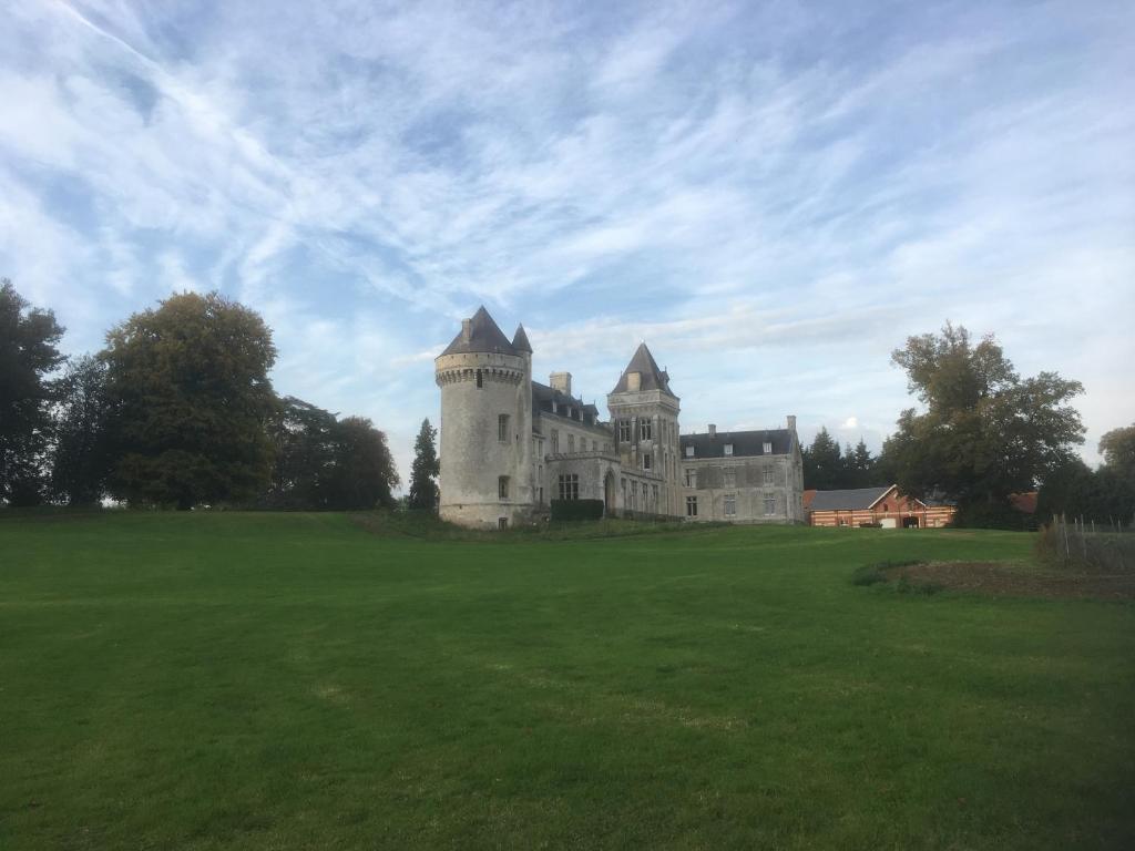 B&B / Chambre d'hôtes Château de Villers-Châtel 92 , rue Émile Delaire 62690 Villers-Châtel