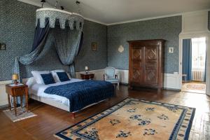 B&B / Chambre d'hôtes Château de Vitry-la-Ville Chateau Vitri-la-ville 1, rue de l'eglise 51240 Vitry-la-Ville Champagne-Ardenne