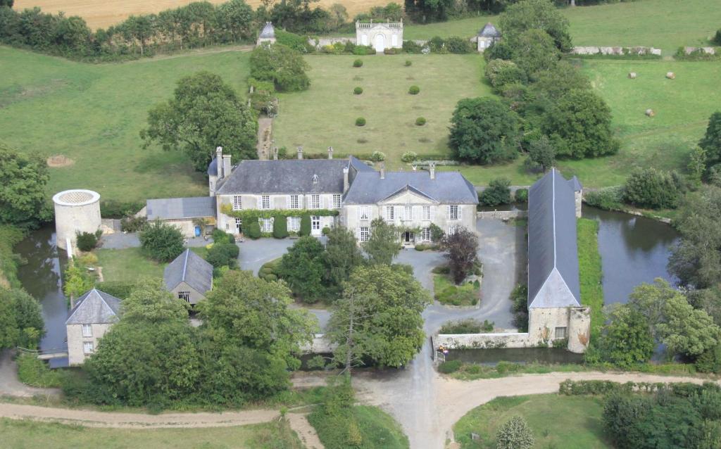 B&B / Chambre d'hôtes Chateau de Vouilly Le Château 14230 Vouilly