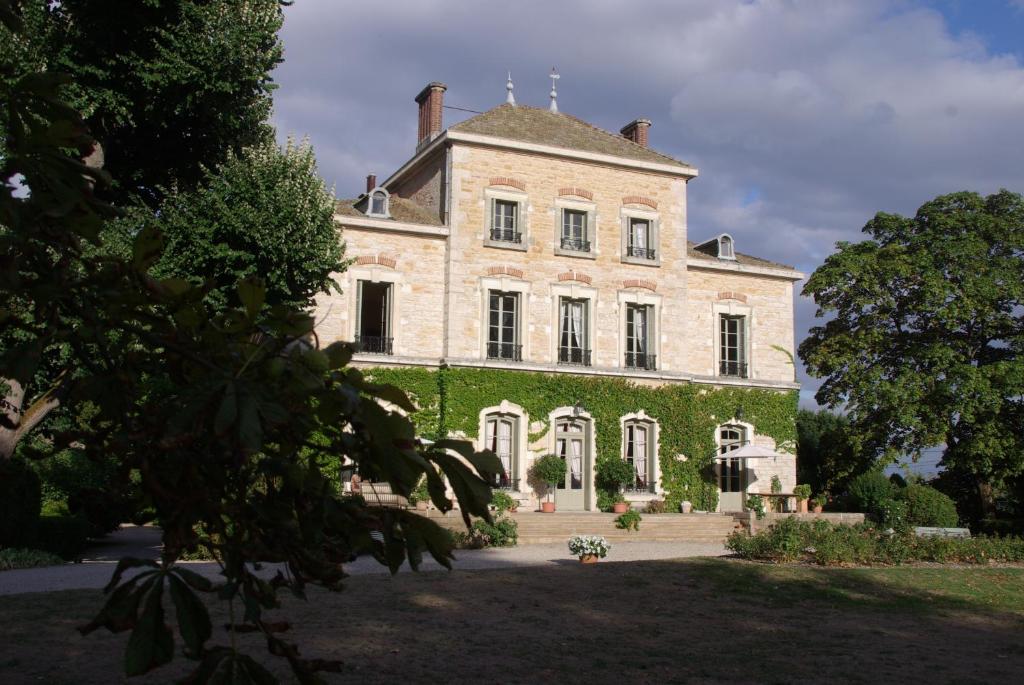 B&B / Chambre d'hôtes Château des Charmes 151 rue des Peupliers 01090 Guéreins