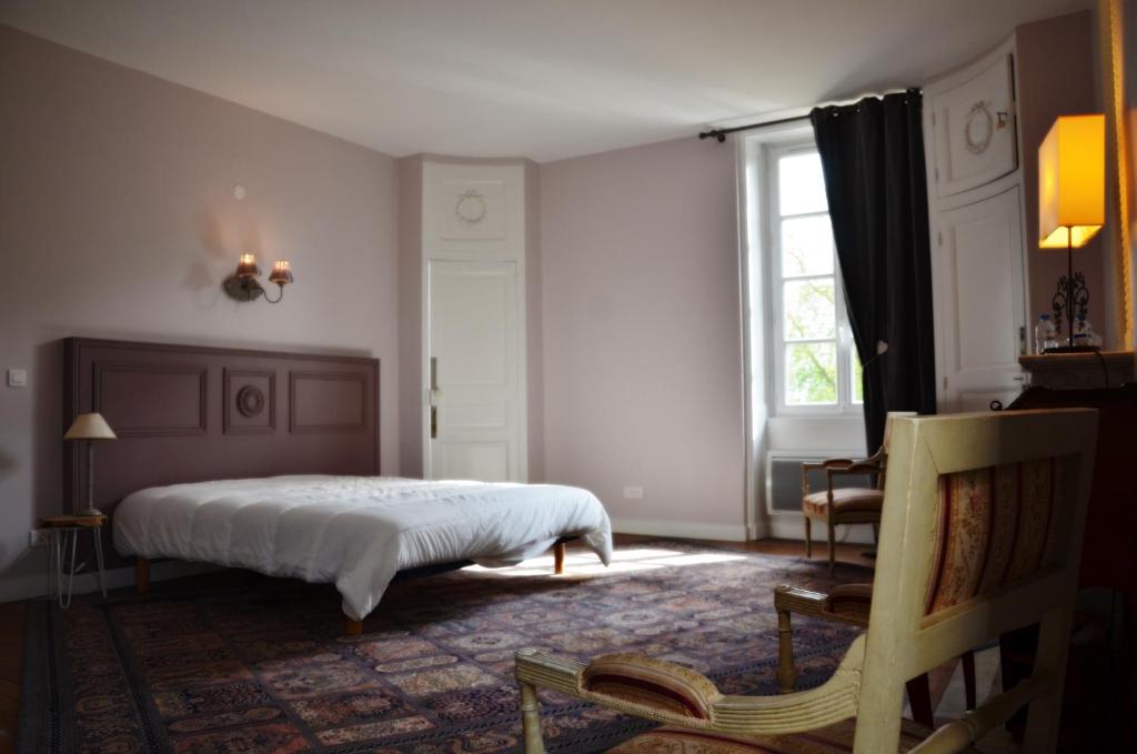 B&B / Chambre d'hôtes Château des Noces 251 Pulteau 85390 Bazoges-en-Pareds