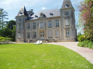 B&B / Chambre d'hôtes Chateau des poteries Chateau des poteries route des marais 50310 Fresville Normandie