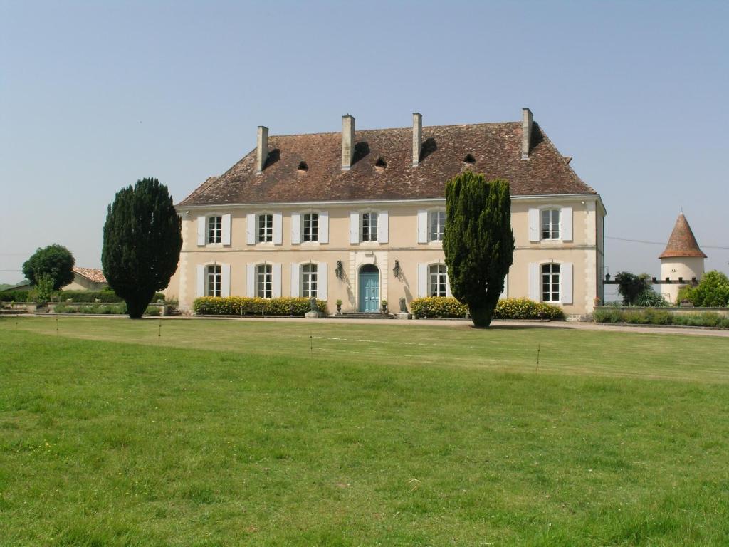 B&B / Chambre d'hôtes Château du Bourbet Lieu dit Le Bourbet 24320 Cherval