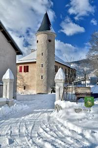 B&B / Chambre d'hôtes Chateau du Terrail Le Terrail Chateau du Terrail 05400 Montmaur Provence-Alpes-Côte d\'Azur