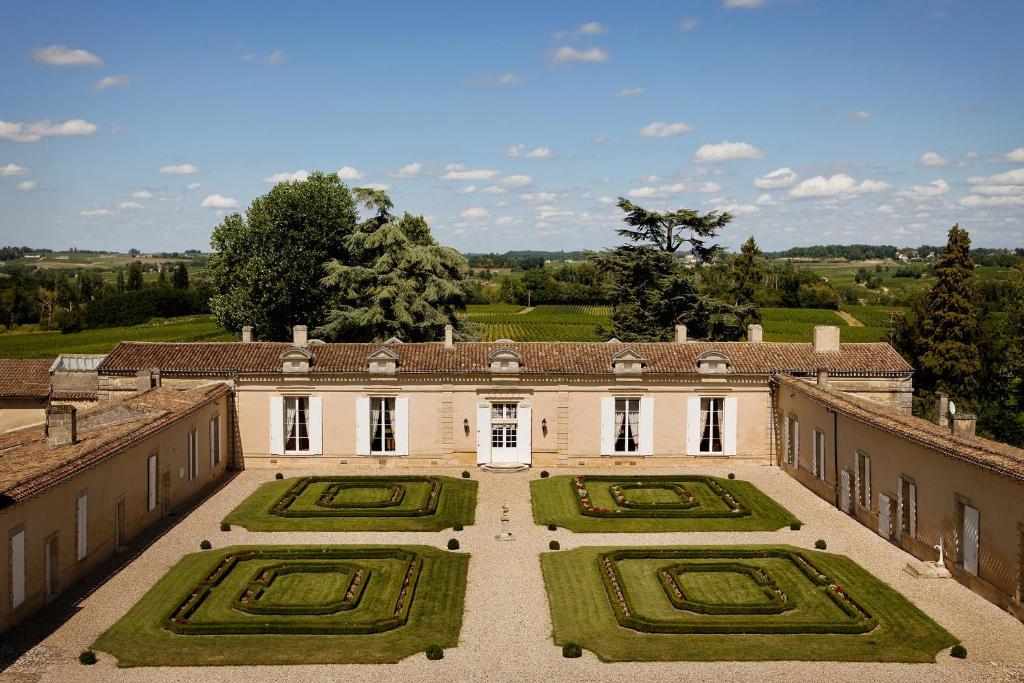 B&B / Chambre d'hôtes Château Fombrauge Lieu-dit Fombrauge 33330 Saint-Christophe-des-Bardes