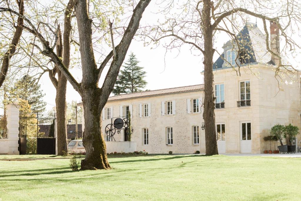 B&B / Chambre d'hôtes Château Grand Arnaud 17 Chemin de Vignac 33360 Carignan