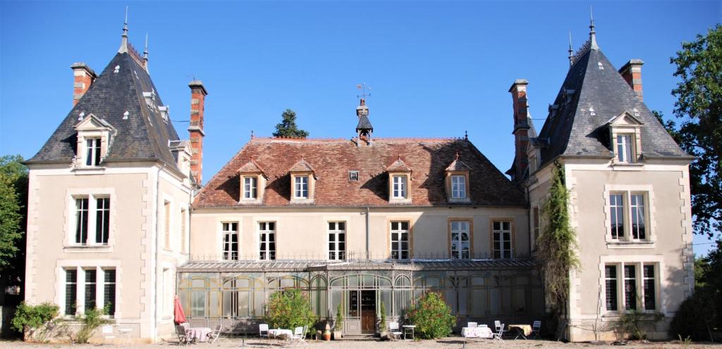 B&B / Chambre d'hôtes Chateau Igny Allee du Chateau 18200 La Perche