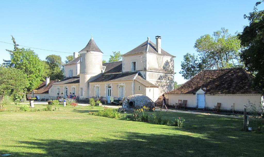 B&B / Chambre d'hôtes Château La Barge - Dordogne La Barge 24640 La Boissière-dʼAns