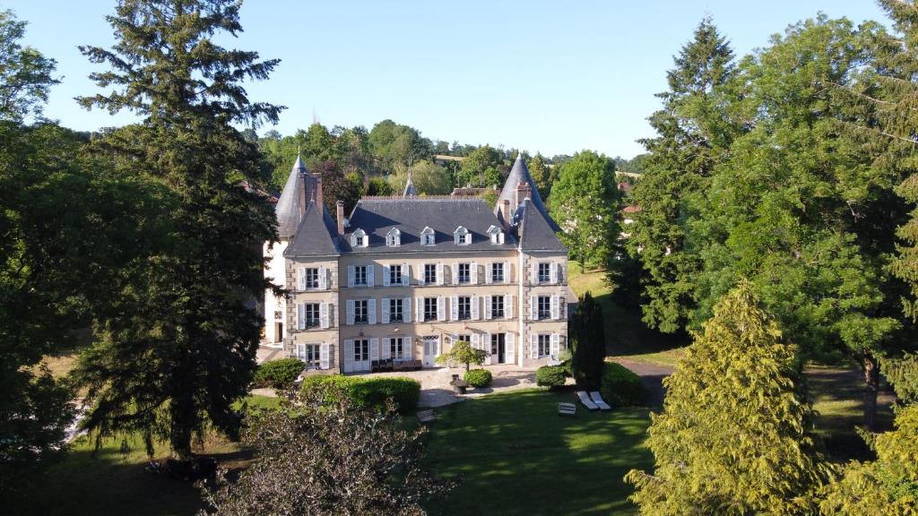 B&B / Chambre d'hôtes Château La Briance La Planche 3 Allee du Château 87260 Saint-Hilaire-Bonneval