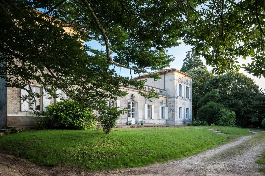 B&B / Chambre d'hôtes Château Le Méjean LE MEJEAN LIEU DIT LABARTHE 33890 Pessac-sur-Dordogne