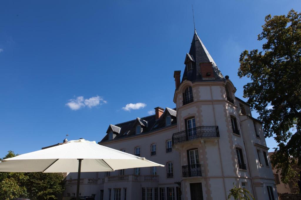 Château Les 4 Saisons 2 Route de Tourzel, 63320 Saint-Cirgues-sur-Couze