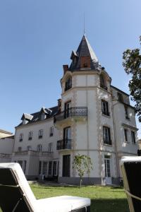 B&B / Chambre d'hôtes Château Les 4 Saisons 2 Route de Tourzel 63320 Saint-Cirgues-sur-Couze Auvergne