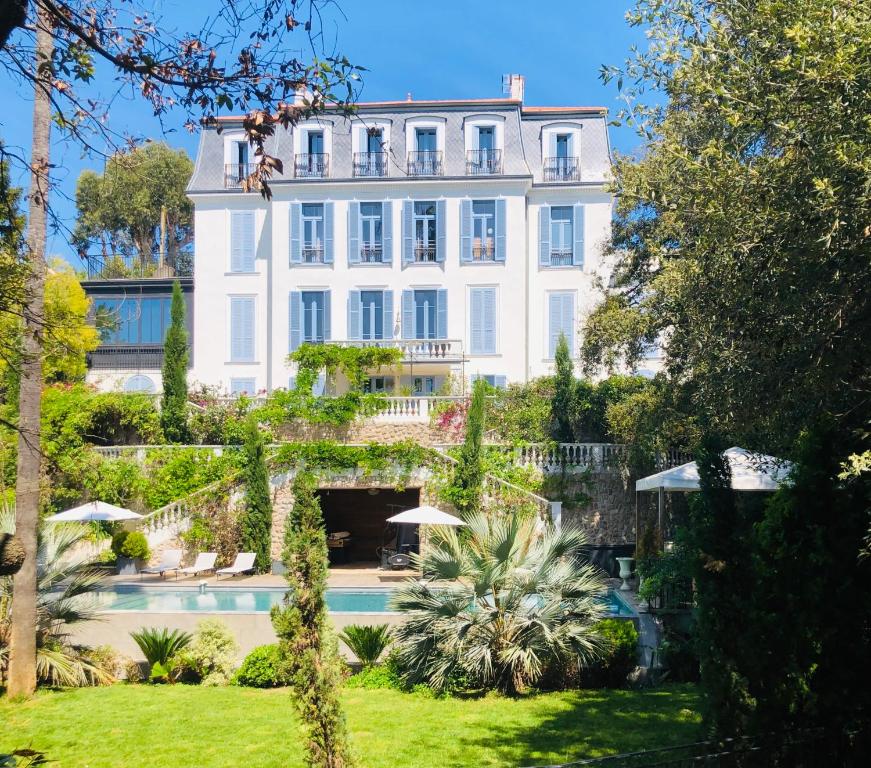 Chateau Les Alouettes 22 Avenue Beauséjour, 06400 Cannes