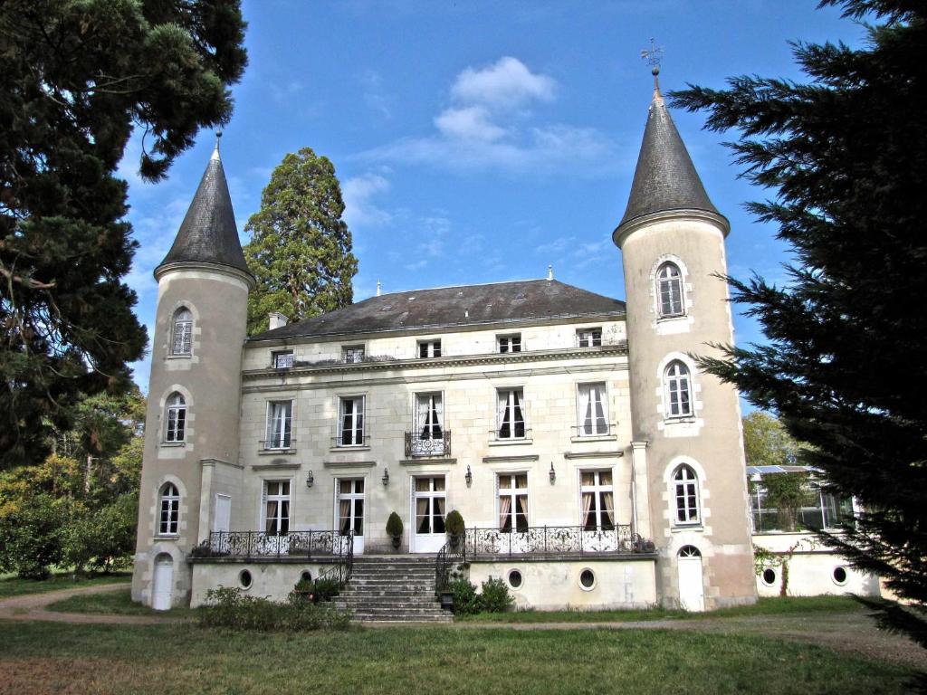 Château Les Vallées Château les Vallées, 37290 Tournon-Saint-Pierre