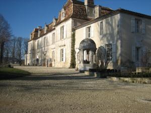 B&B / Chambre d'hôtes Château Manoir de la Lèche 3 Route de la Sablière 16600 Touvre -1