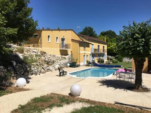 B&B / Chambre d'hôtes Chenevières d'en Haut 11, rue d'Enfer 89310 Grimault Bourgogne