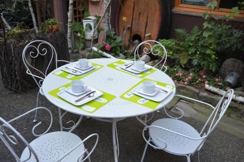 CHEZ CAROLINE dans un havre de verdure et de calme