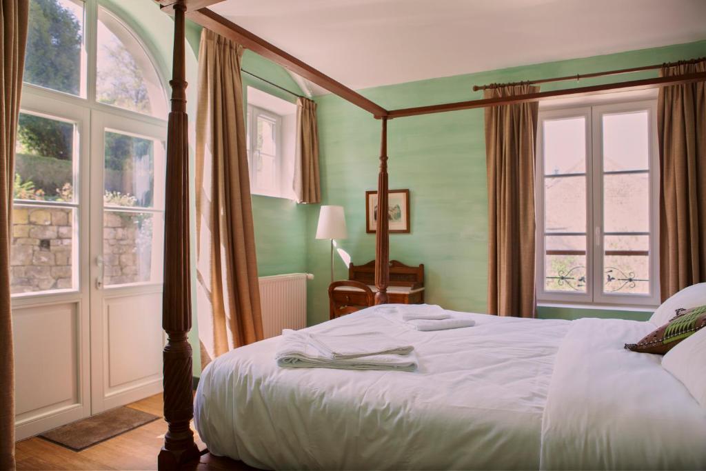 B&B / Chambre d'hôtes Chez Jules et Léonie Place Honoré Daumier 95760 Valmondois